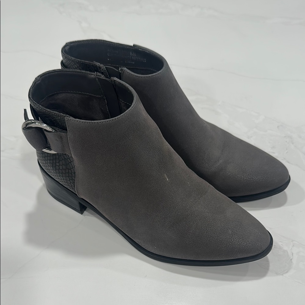 Bella Vita Women’s Sleek Gray Ankle Boots with Low Heel Size 8